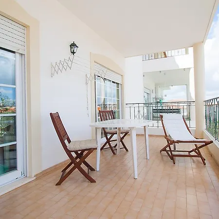 Filipe House, Lagos Apartment *